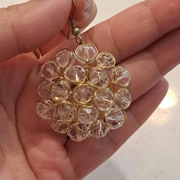 Beautiful Earrings.  They are New, never used. - Picture 4 of 6